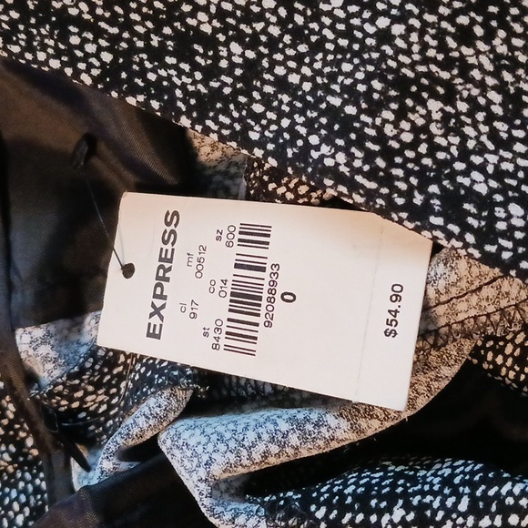 Express Shorts - Picture 9 of 9